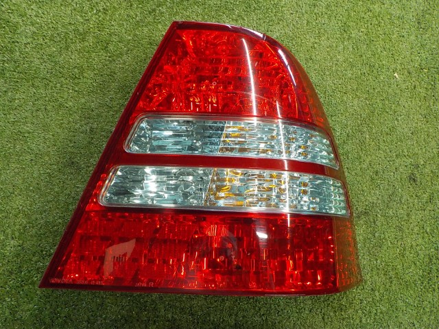 【中古】中古部品 カローラ NZE120 右ﾃｰﾙﾗﾝﾌﾟ 【3260200000-260306000315500】