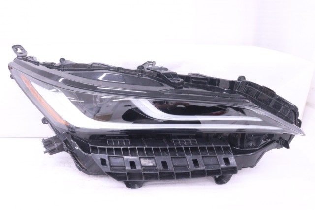 【中古】中古部品 ハリアー MXUA80 右ﾍｯﾄﾞﾗﾝﾌﾟ 【3260520000-260311500110800】