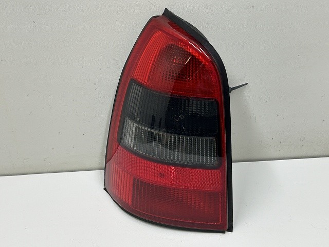 【中古】中古部品 オペル ベクトラ XH260 左ﾃｰﾙﾗﾝﾌﾟ 【3310070100-000767420815600】