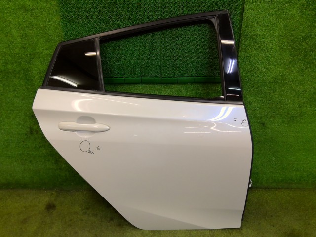 【中古】中古部品 プリウス ZVW50 右リアドア 【3310540000-000026069013300】|e-cleマート