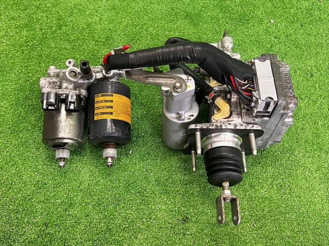 【中古】中古部品 プリウス ZVW30 ABSｱｸﾁｭｴｰﾀｰ 【3330240100-002026527042500】