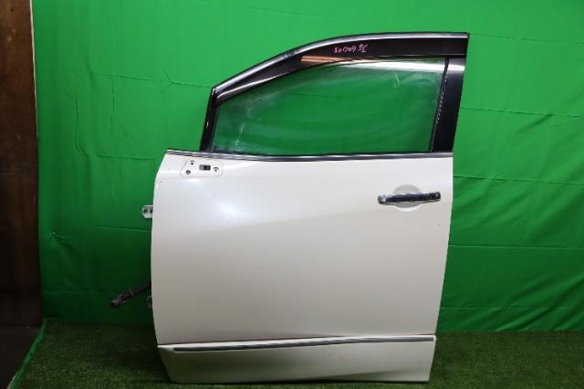 【中古】中古部品 エルグランド TE52 左ﾌﾛﾝﾄﾄﾞｱ 【3330950100-000050170913200】