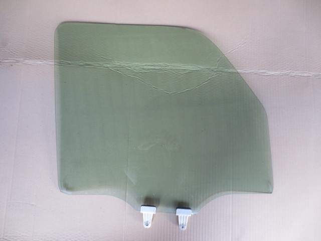 【中古】中古部品 エブリィ DA64V 右ﾌﾛﾝﾄﾄﾞｱｶﾞﾗｽ 【3340240100-202600001613130】