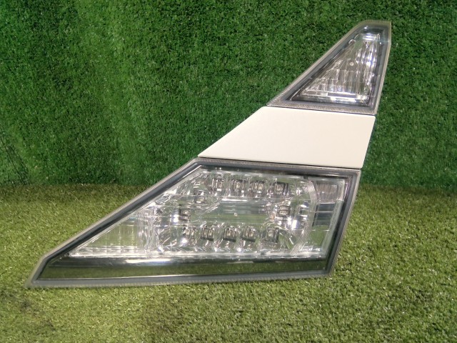 【中古】中古部品 ヴェルファイア ANH20W 右ﾌｨﾆｯｼｬｰﾊﾟﾈﾙ 【3260300000-260312000115210】