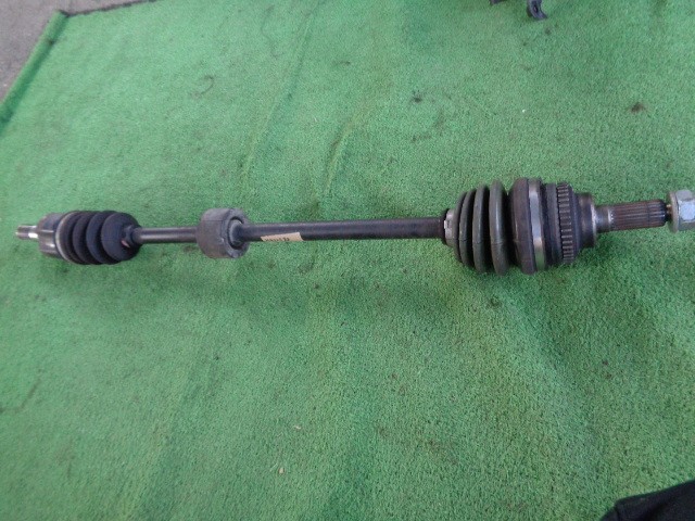 【中古】中古部品 モコ MG22S 右ﾌﾛﾝﾄﾄﾞﾗｲﾌﾞｼｬﾌﾄ 【3340030100-320768000042101】