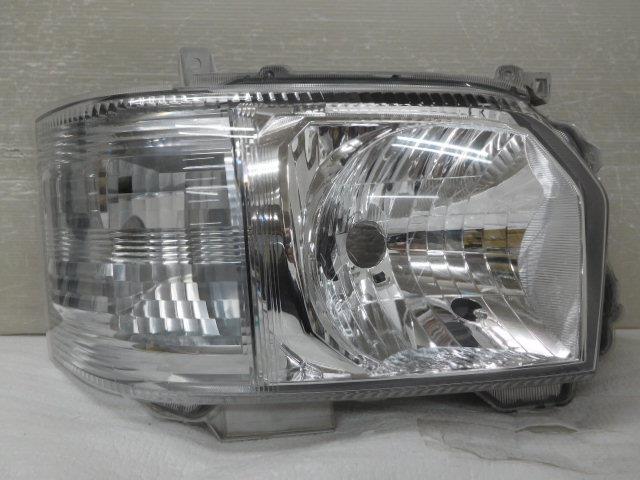 【中古】中古部品 ハイエース TRH200V 右ﾍｯﾄﾞﾗﾝﾌﾟ 【3380050000-000038086010800】