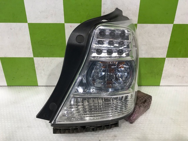 【中古】中古部品 ＳＡＩ AZK10 右ﾃｰﾙﾗﾝﾌﾟ 【3330530100-000005533515500】