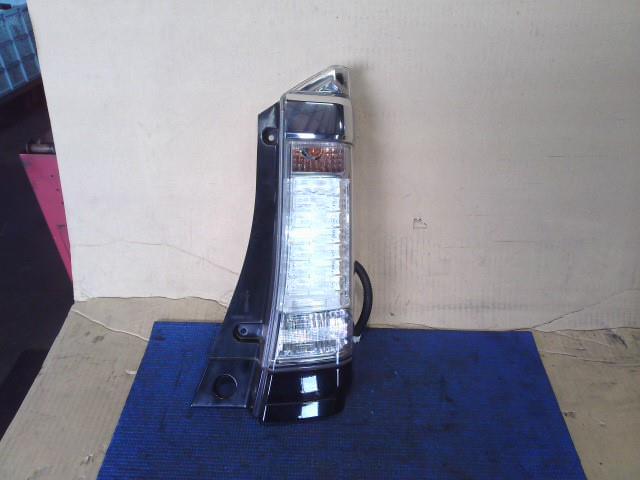 【中古】中古部品 Ｎ－ＢＯＸ ＋ JF1 右ﾃｰﾙﾗﾝﾌﾟ 【3340220100-000227008615500】