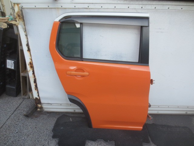 【中古】中古部品 ハスラー MR31S 右ﾘｱﾄﾞｱ 【3340240100-202600001713300】