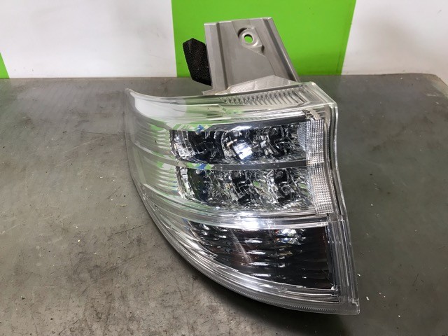 【中古】中古部品 エスティマ ACR50W 左ﾃｰﾙﾗﾝﾌﾟ 【3330530100-000005537815600】 18,533円