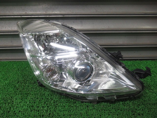 【中古】中古部品 アイシス ZGM10G 右ﾍｯﾄﾞﾗﾝﾌﾟ 【3330540100-260212000410800】