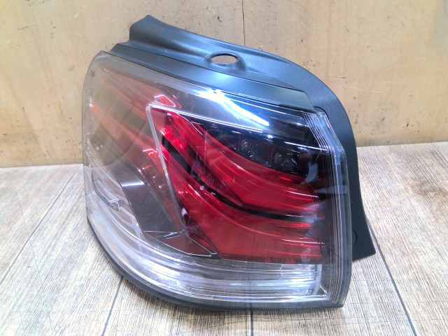 【中古】中古部品 レクサス HS ANF10 左ﾃｰﾙﾗﾝﾌﾟ 【3310390100-260225000515600】