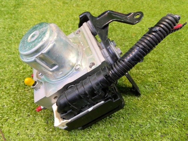 【中古】中古部品 フィット GK3 ABSｱｸﾁｭｴｰﾀｰ 【3330200100-252352000042500】