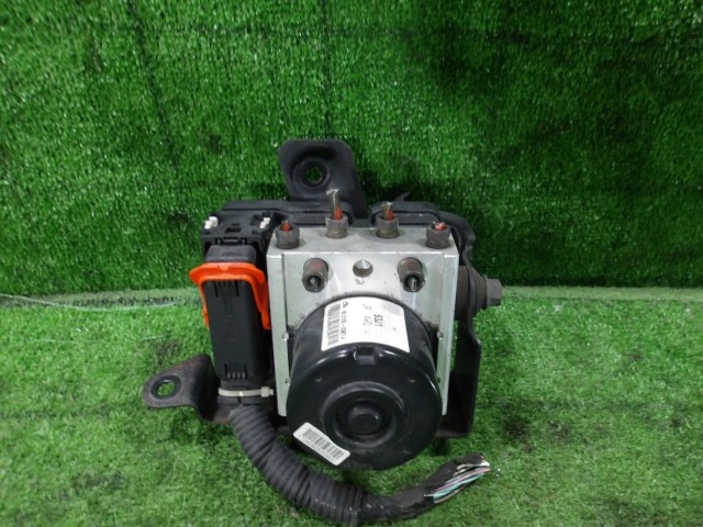 【中古】中古部品 スイフト ZD11S ABSｱｸﾁｭｴｰﾀｰ 【3330420100-260307000142500】 6,186円