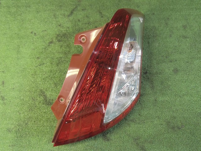 【中古】中古部品 スイフト ZC72S 右ﾃｰﾙﾗﾝﾌﾟ 【3260070000-260317000115500】 6,270円