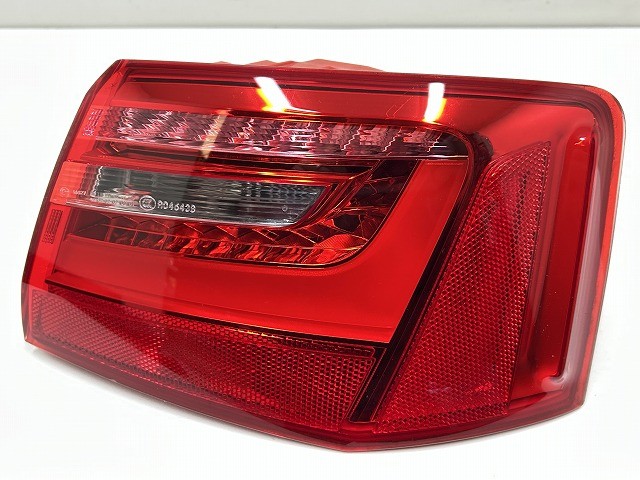 【中古】中古部品 アウディ A6 4GCHVS 右テールランプ 【3310070100-000203017515500】|e-cleマート