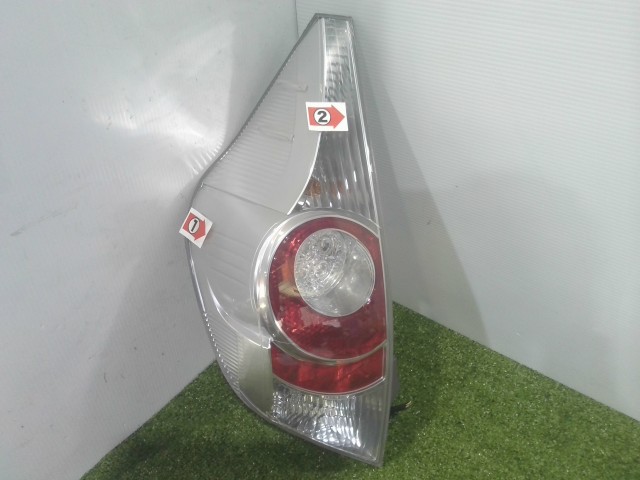 【中古】中古部品 アクア NHP10 左ﾃｰﾙﾗﾝﾌﾟ 【3310090100-202603061115600】 17,987円