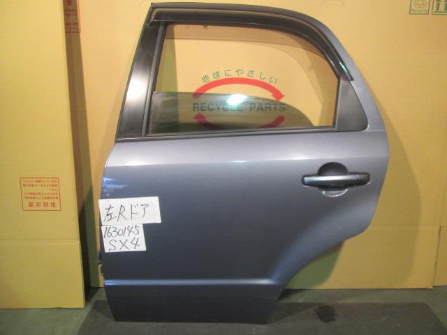 【中古】中古部品 SX4 YA11S 左リアドア 【3310220100-001241291413400】