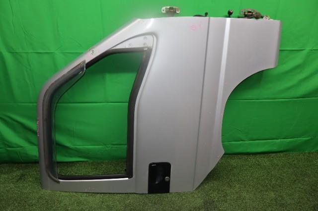 【中古】中古部品 サンバー TW2 右ﾌﾛﾝﾄﾄﾞｱ 【3330950100-000051700613100】