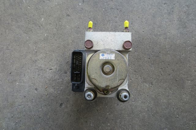 【中古】中古部品 エブリィ DA62V ABSｱｸﾁｭｴｰﾀｰ 【3340180100-260317000142500】 8,950円