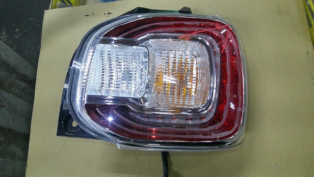 【中古】中古部品 パッソ M700A 右ﾃｰﾙﾗﾝﾌﾟ 【3500080000-260314000215500】 7,161円
