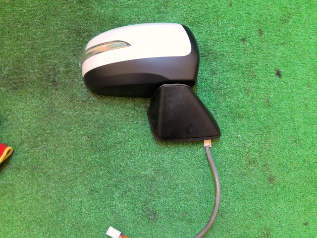 【中古】中古部品 ステラ LA100F 右ｻｲﾄﾞﾐﾗｰ 【3260240000-260318000313500】