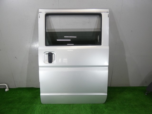 【中古】中古部品 NV100クリッパー DR17V 左ﾘｱﾄﾞｱ 【3260250000-000026025413400】