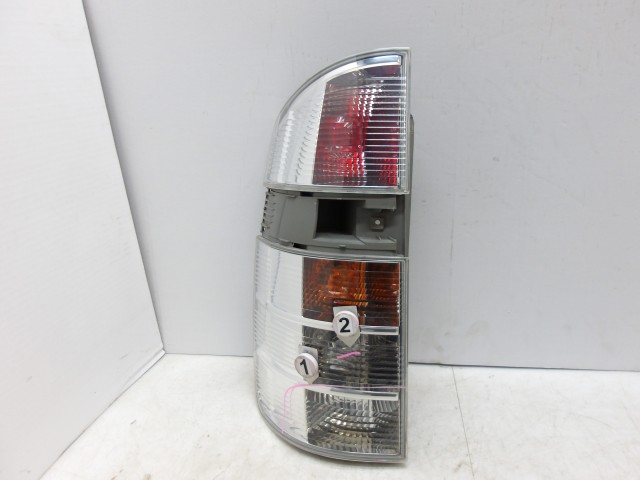 【中古】中古部品 ヴォクシー AZR60G 左ﾃｰﾙﾗﾝﾌﾟ 【3310250100-000263009615600】