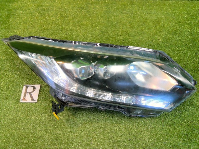 【中古】中古部品 ヴェゼル RU3 右ﾍｯﾄﾞﾗﾝﾌﾟ 【3330200100-242345000010800】