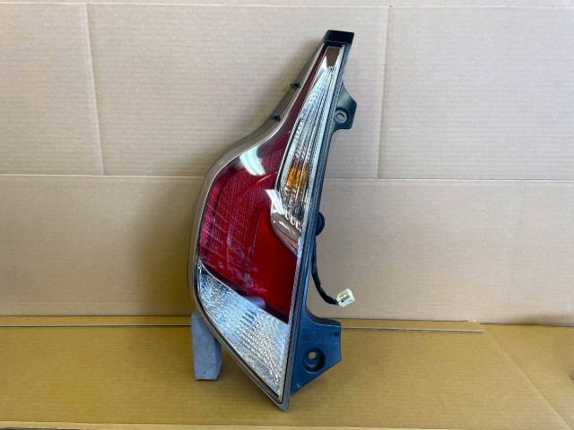 【中古】中古部品 アクア NHP10 左ﾃｰﾙﾗﾝﾌﾟ 【3330650100-000263001315600】