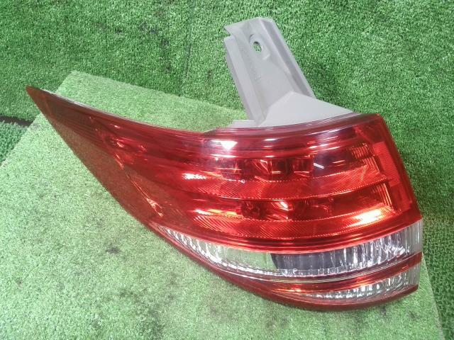 【中古】中古部品 エスティマ ACR55W 左ﾃｰﾙﾗﾝﾌﾟ 【3330900100-000026010015600】 6,437円
