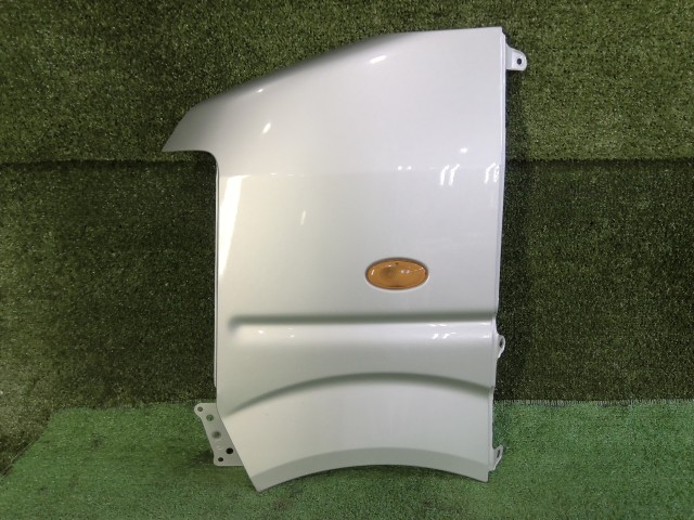 【中古】中古部品 エブリィ DA64V 左ﾌﾛﾝﾄﾌｪﾝﾀﾞｰ 【3260070000-260304000310700】