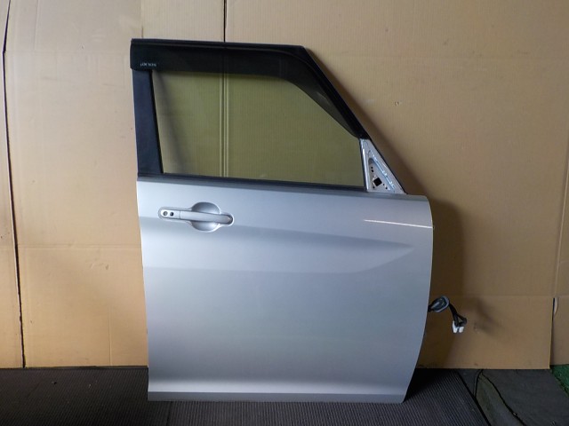【中古】中古部品 ソリオ MA26S 右ﾌﾛﾝﾄﾄﾞｱ 【3260200000-260317000213100】