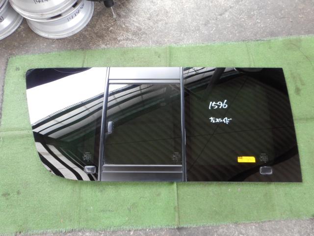 【中古】中古部品 ハイエース TRH226K 左ﾘｱﾄﾞｱｶﾞﾗｽ 【3330190100-000002159613430】