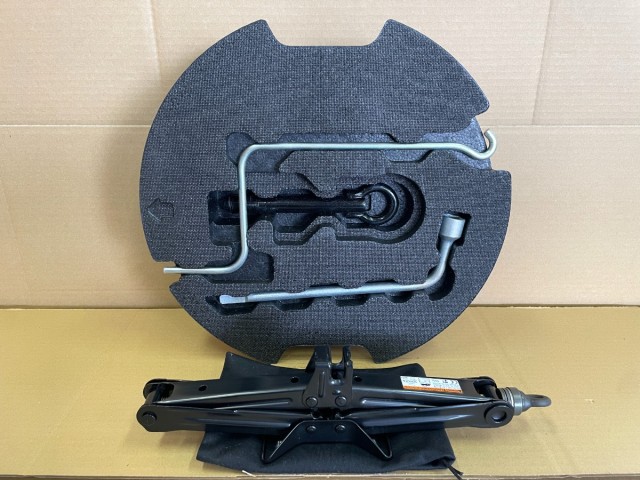 【中古】中古部品 ポルテ NSP141 車載工具 【3330650100-000263002877700】