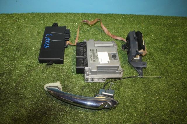 【中古】中古部品 BMW ミニ 12BR15 ｲｸﾞﾆｯｼｮﾝｽｲｯﾁ・ｷｰｼﾘﾝﾀﾞｰ 【3330950100-000047221368650】