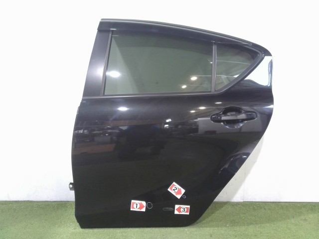 【中古】中古部品 アクア NHP10 左ﾘｱﾄﾞｱ 【3310090100-202603043213400】