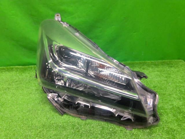 【中古】中古部品 ヴィッツ KSP130 右ﾍｯﾄﾞﾗﾝﾌﾟ 【3310200100-000022667410800】