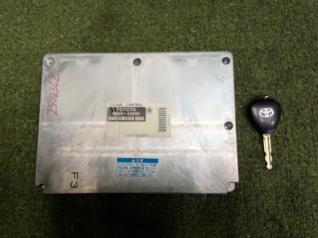 【中古】中古部品 アイシス ANM10W ｴﾝｼﾞﾝｺﾝﾋﾟｭｰﾀｰ 【3330200100-252362000063100】