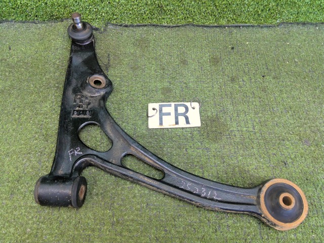 【中古】中古部品 エリオ RB21S 右ﾌﾛﾝﾄﾛｱｱｰﾑ 【3330200100-252312000051720】｜e-cleマート