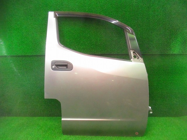 【中古】中古部品 NV200バネット VM20 右ﾌﾛﾝﾄﾄﾞｱ 【3330210100-000038034113100】