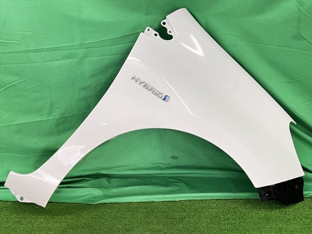 【中古】中古部品 アクア NHP10 右ﾌﾛﾝﾄﾌｪﾝﾀﾞｰ 【3330240100-002026531310600】