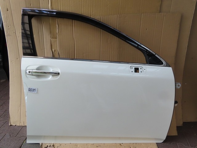 【中古】中古部品 クラウン GRS200 右ﾌﾛﾝﾄﾄﾞｱ 【3380050000-000038154013100】