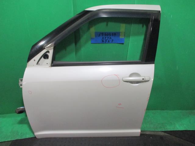 【中古】中古部品 スイフト ZC71S 左ﾌﾛﾝﾄﾄﾞｱ 【3310220100-001570435113200】