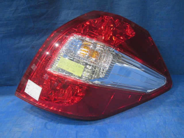 【中古】中古部品 フィットシャトル GG7 右ﾃｰﾙﾗﾝﾌﾟ 【3310160100-000004511115500】