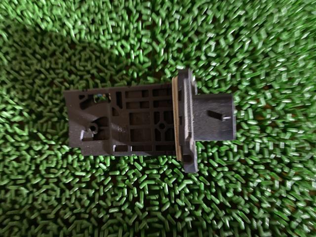 【中古】中古部品 BMW 1シリーズ 1S20 ｴｱﾌﾛﾒｰﾀｰ 【3310190100-000255012860400】