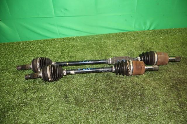 【中古】中古部品 ライフ JC1 左ﾌﾛﾝﾄﾄﾞﾗｲﾌﾞｼｬﾌﾄ 【3330950100-000052690142200】