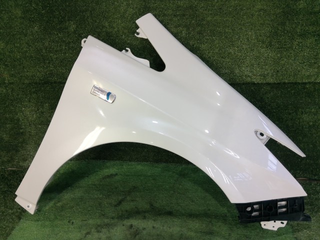 【中古】中古部品 プリウス ZVW30 右ﾌﾛﾝﾄﾌｪﾝﾀﾞｰ 【3260070000-260324000110600】