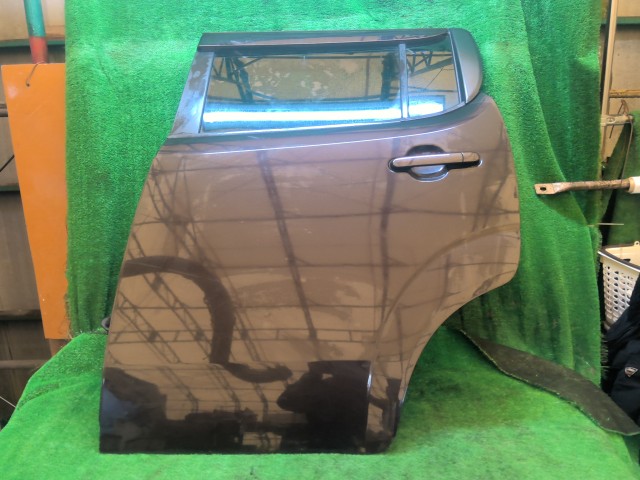 【中古】中古部品 モコ MG33S 左ﾘｱﾄﾞｱ 【3260240000-260324000213400】