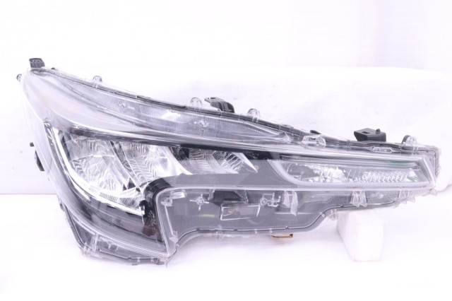 【中古】中古部品 カローラ ZRE212 右ﾍｯﾄﾞﾗﾝﾌﾟ 【3260520000-260325500110800】